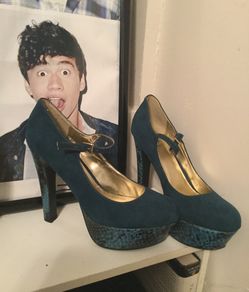 Guess suede/snakeskin 5” heels