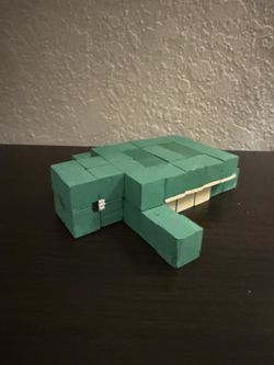 Minecraft turtle made of blocks
