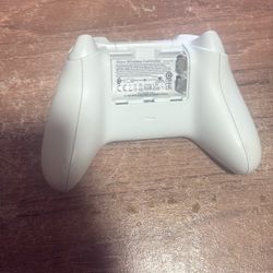 It’s Broken It Won’t Turn On And It Has A Slow B Button And Has No Cover For The Battery 