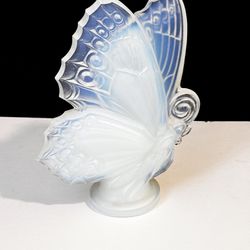 Large 1930s Sabino Paris Opalescent Closed Wings Crystal Butterfly 6" x 5”   No cracks, no damage, excellent condition