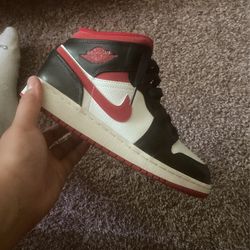 Jordan 1 Black toe Gym Red