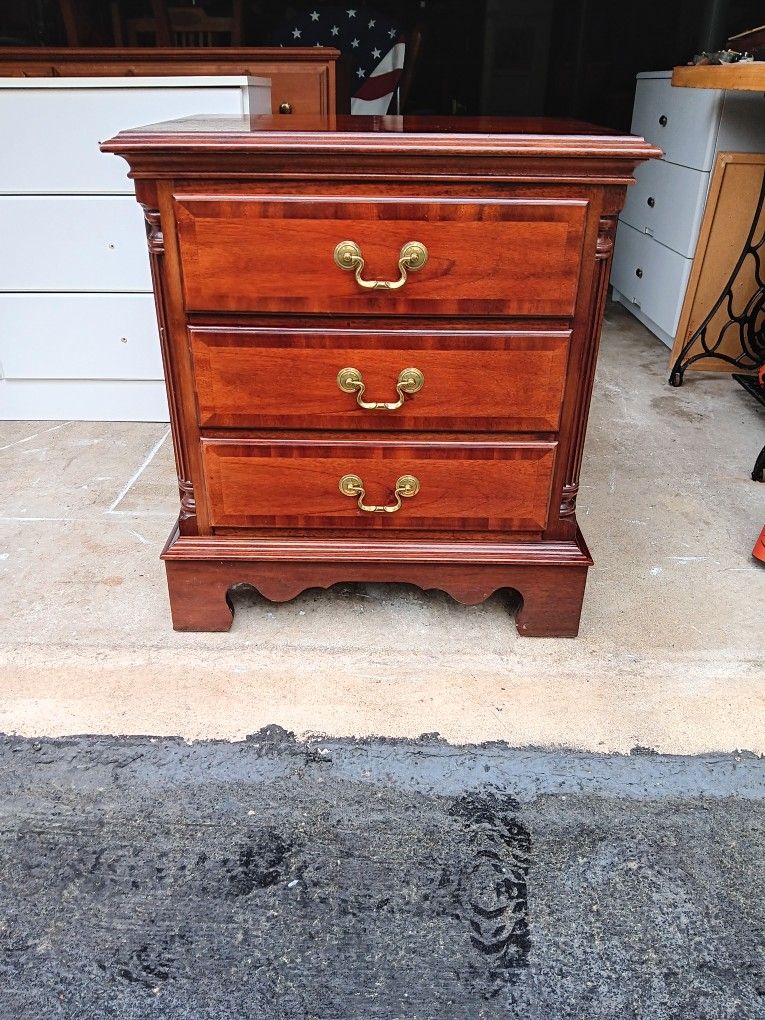 3-Drawer Dresser/ End Table