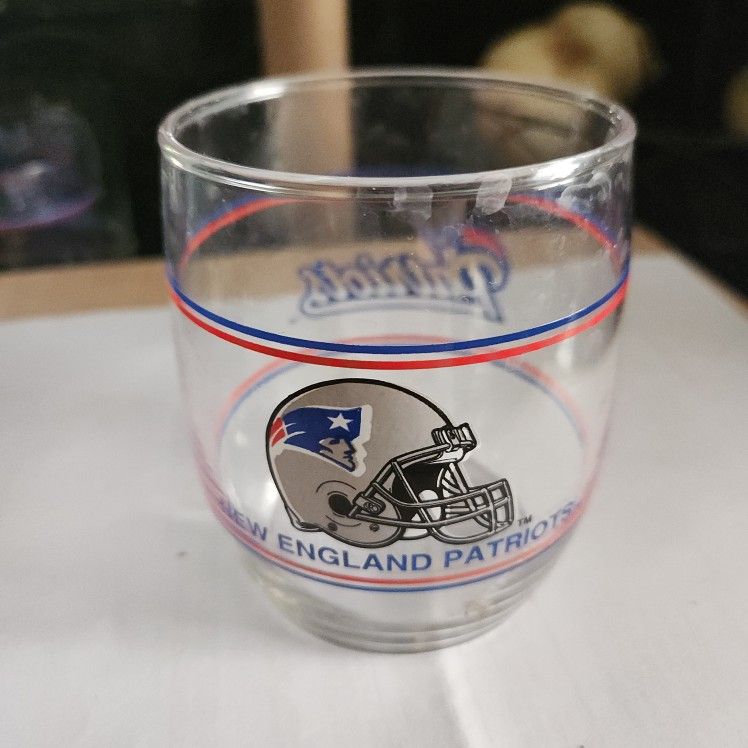 VINTAGE NFL NEW ENGLAND PATRIOTS GLASS TEAM DRINKING GLASS