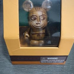 The product is a Disney Aulani Hawaii Vinylmation Menehune figure. 