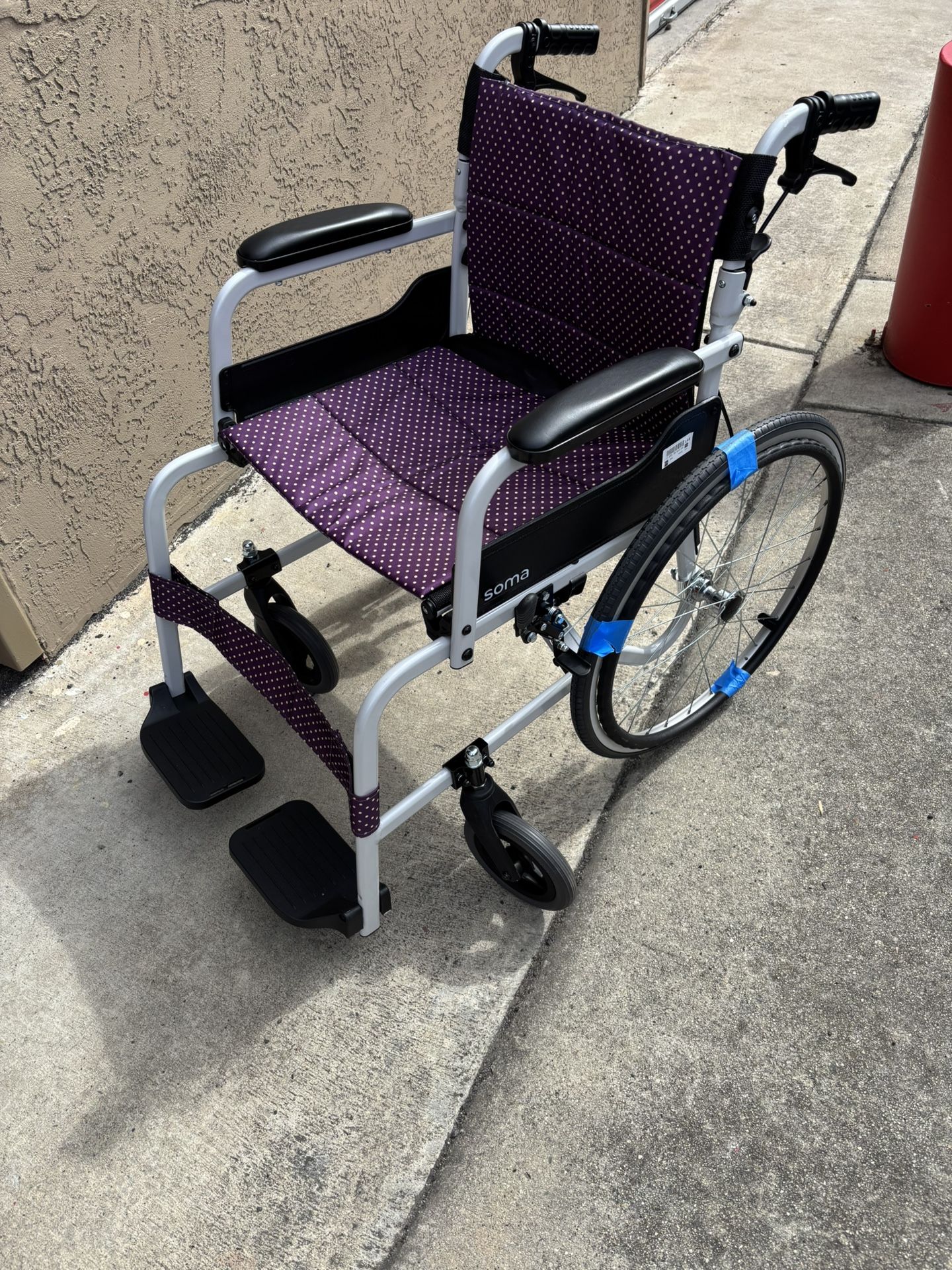 Soma Aluminium Ligh Weight Whell Chair