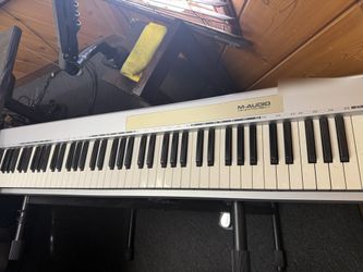 M-Audio Keystation 88es 88-Key USB MIDI Keyboard Controller + Stand
