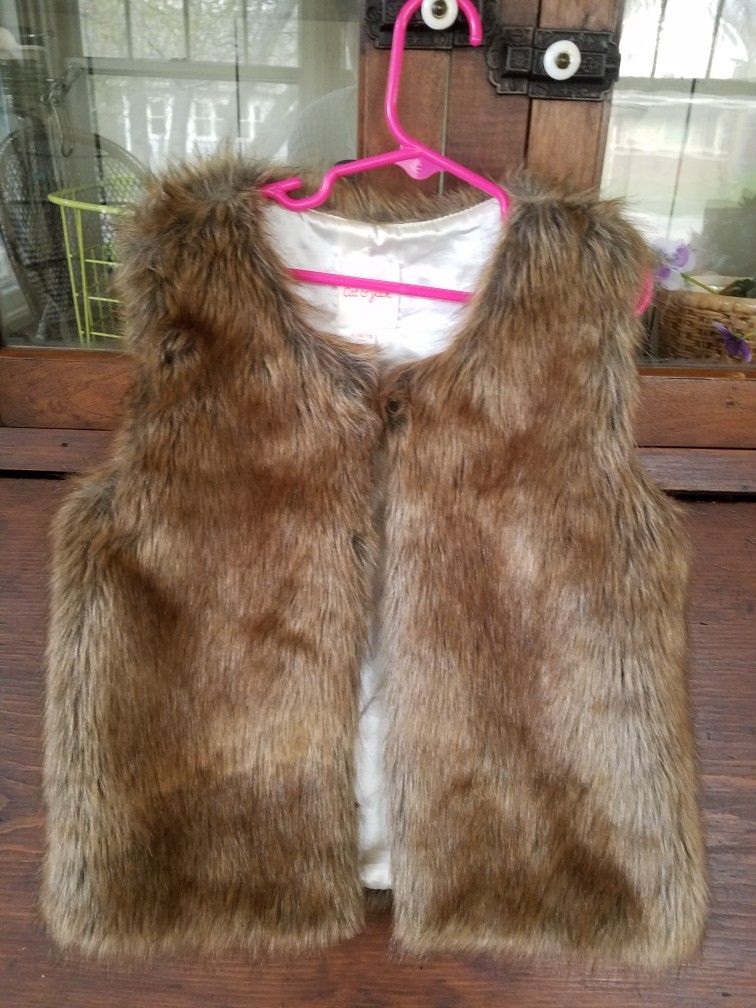 Cat & Jack faux fur Girl's vest Size L 10/12