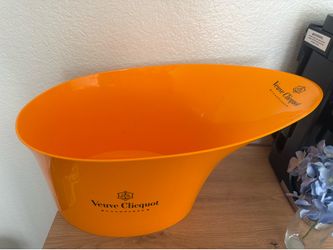 Veuve clicquot tray for bottles!