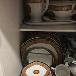 versace dinnerwere set for 8 people