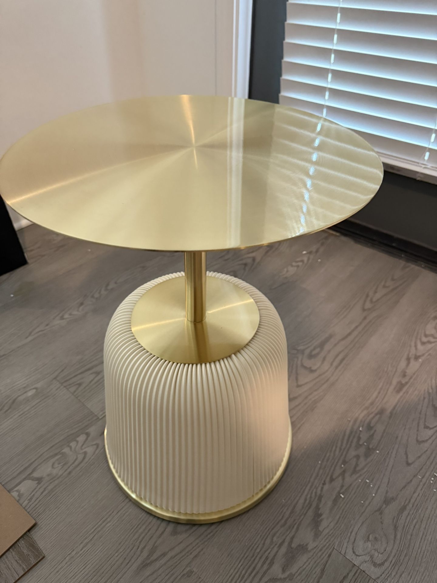 Ashely End TABLE