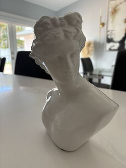 Statue 