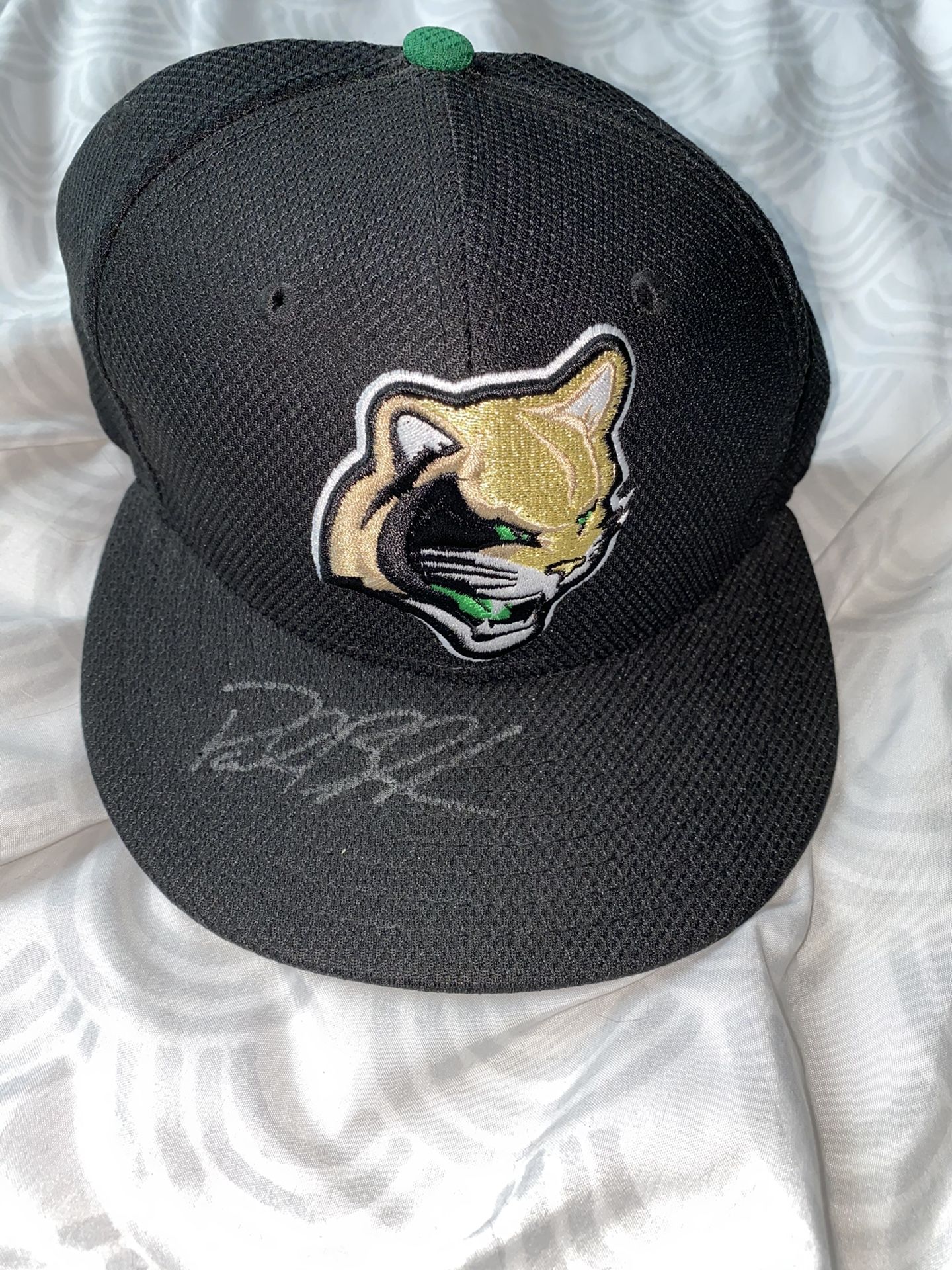 AUTOGRAPHED KANE COUNTY COUGARS HAT