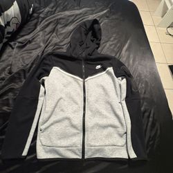 Nike Tech Size M 