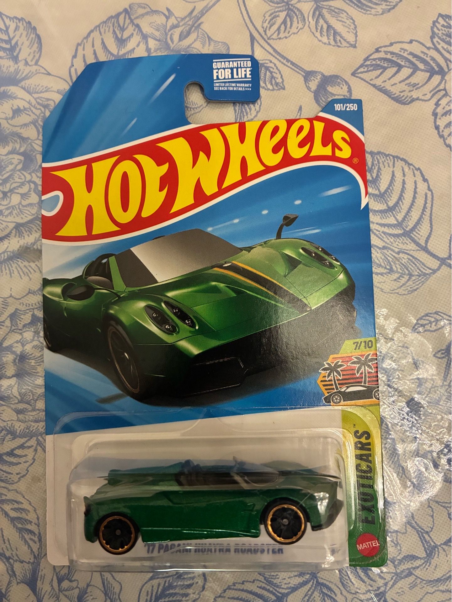 Hot Wheels 17 Pagani Huayra Roadster