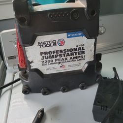 MATCO TOOLS PROFESSIONAL JUMP START. 2200 PEAK AMPS.  COST OVER 400.00 I.LL TAKE 125.00