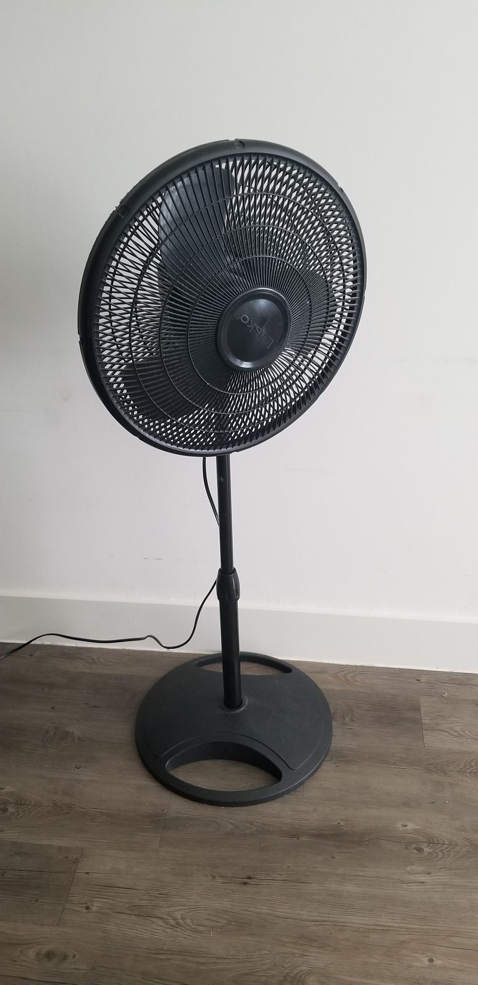 16" stand up plastic oscillating fan 3 speeds. Light, sturdy, about 4 feet tall