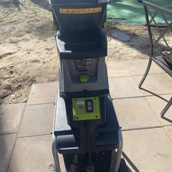 Earthwise GS70015 15-Amp Corded Electric Garden Chipper/Shredder with Collection Bi
