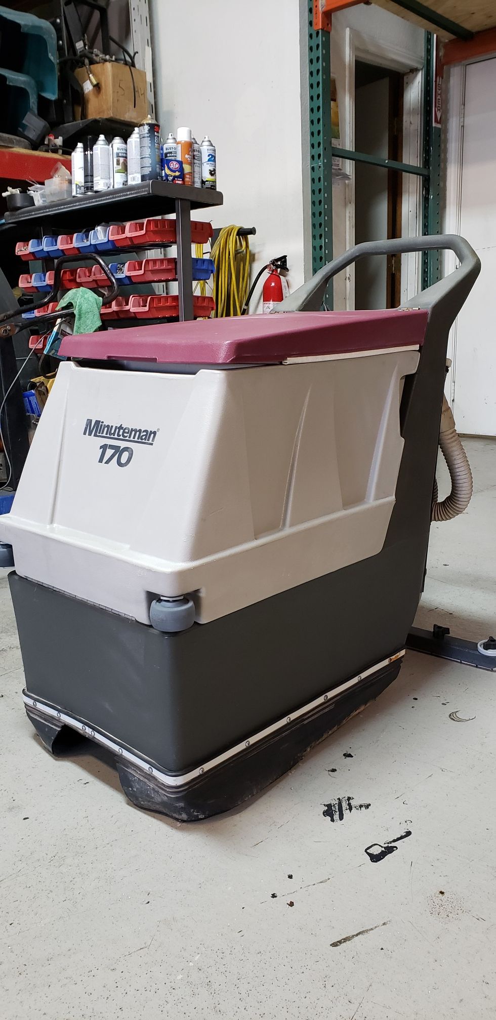 Floor scrubber minuteman 17"