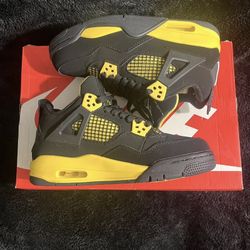 Air Jordan 4 Size Thunder