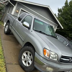 Toyota Tundra, 2001 Its A V8  $10,900 