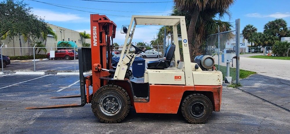 Nissan Forklift 8000 Lbs Capacity Pneumatic Tires