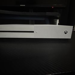 Xbox One S, 1Tb of extra storage, Xbox Controller 