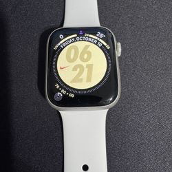 Unlocked Apple Watch series 8 Aluminum Star 45 mm 