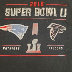 Superb owl  L1 Patriots Vs Falcons  Size "L" $12  In Good Condition 