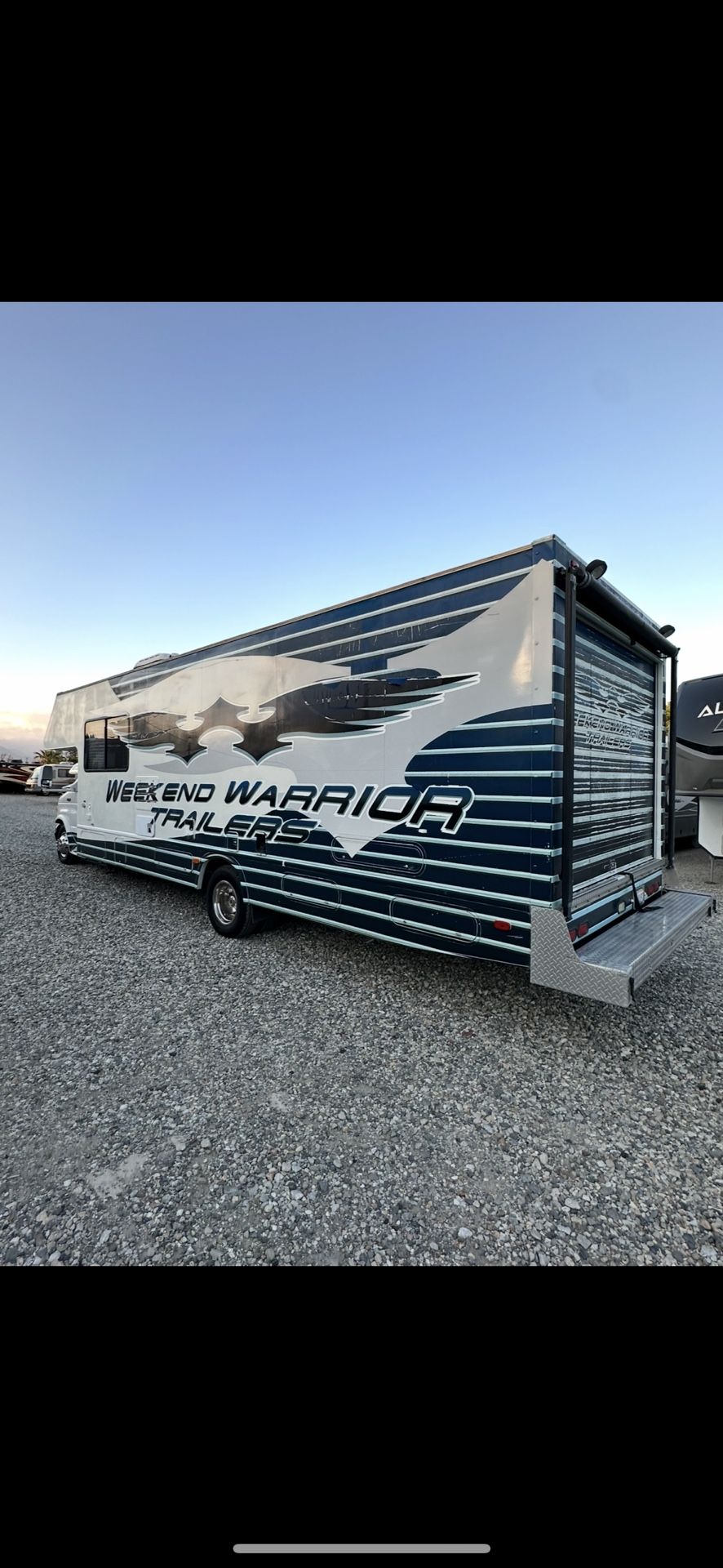 05 Motorhome Toy Hauler 32 Foot Class C RV 