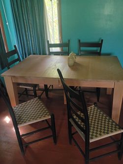 Solid Pine Expandable Dining Table with 6 Black Ladder-Back Chairs