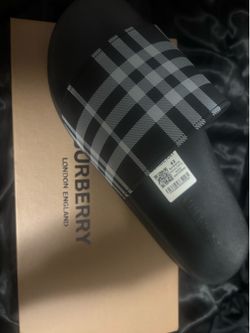 Black brberry slides