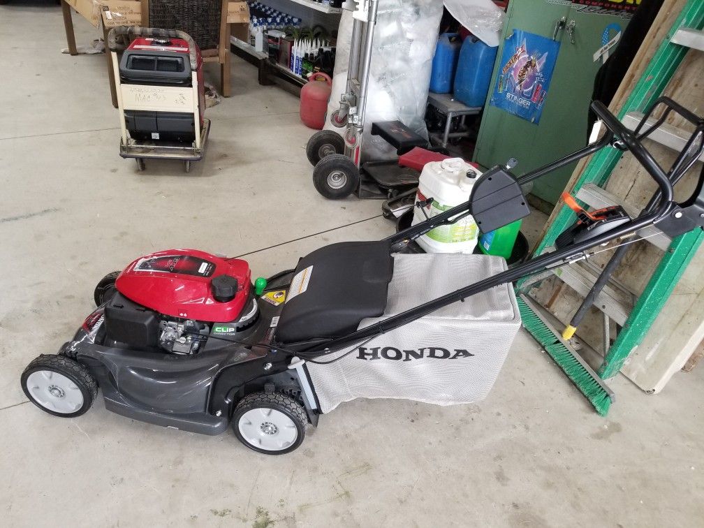 BRAND NEW HONDA HRX217K6HZA KEY START LAWNMOWER