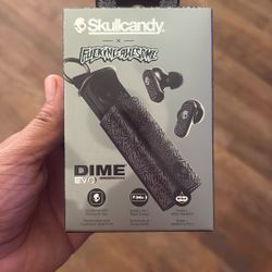Skull Candy/FA Collab Ear Buds 