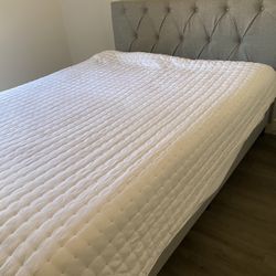 Queen Bed Excellent Condition