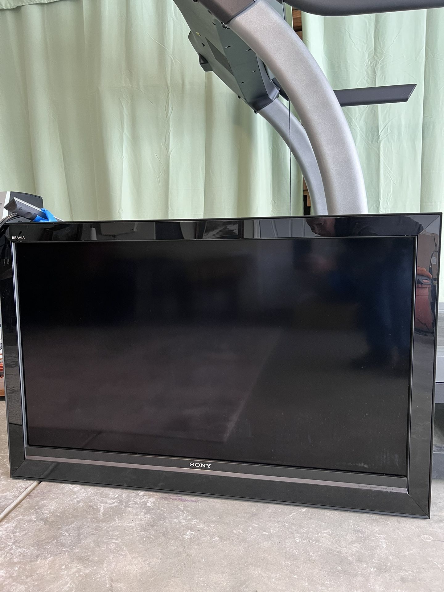 Sony 46” LCD Flatscreen TV Model KDL-46V3000