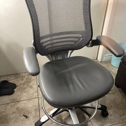 OFFICE/ROOM CHAIR