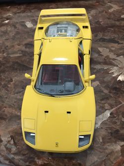 BBURAGO 1987 Ferrari F40 Yellow Diecast Car