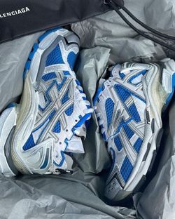 Balenciaga Runner Sneakers Blue/White – Excellent Condition – With Dust Bag