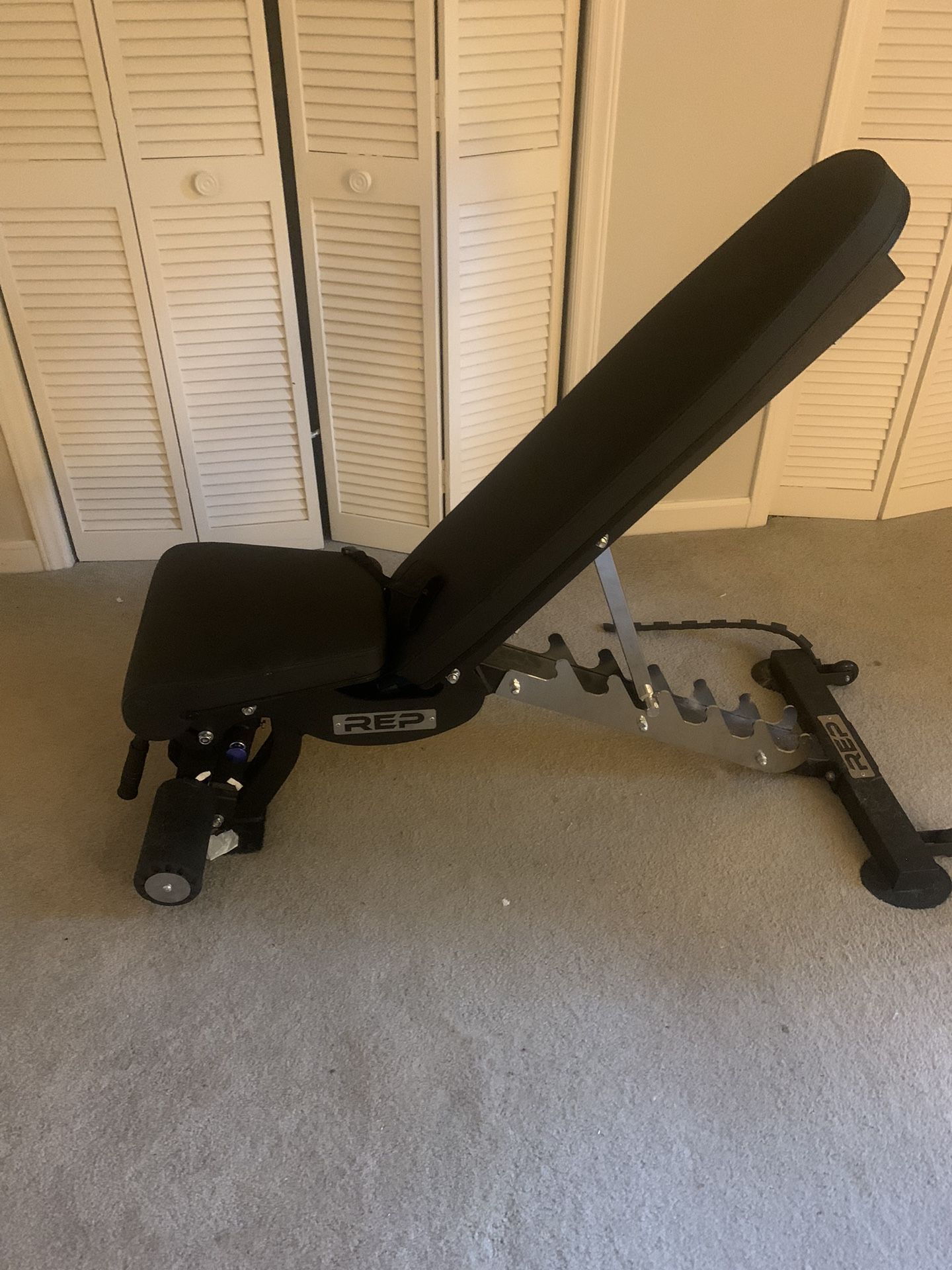 AB-3000 2.0 FID Adjustable Weight Bench – Like New