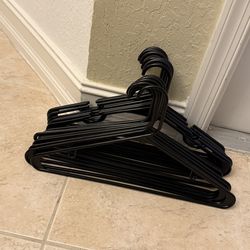 18 Plastic Hangers