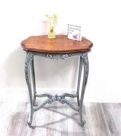 Carved Wood side table/ Accent Table🛋️ Available