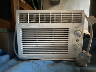 GE window air conditioner with mount