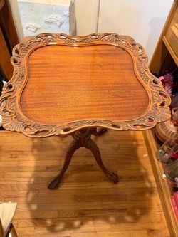 VINTAGE ORNATE WOOD PEDESTAL SIDE TABLE – CARVED TRIPOD BASE