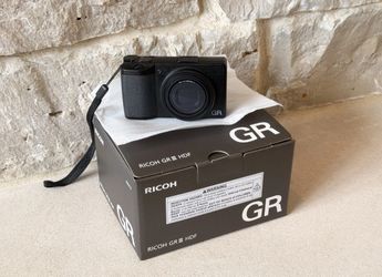 Ricoh GR III HDF 24MP MINT CONDITION + (256gb SD,