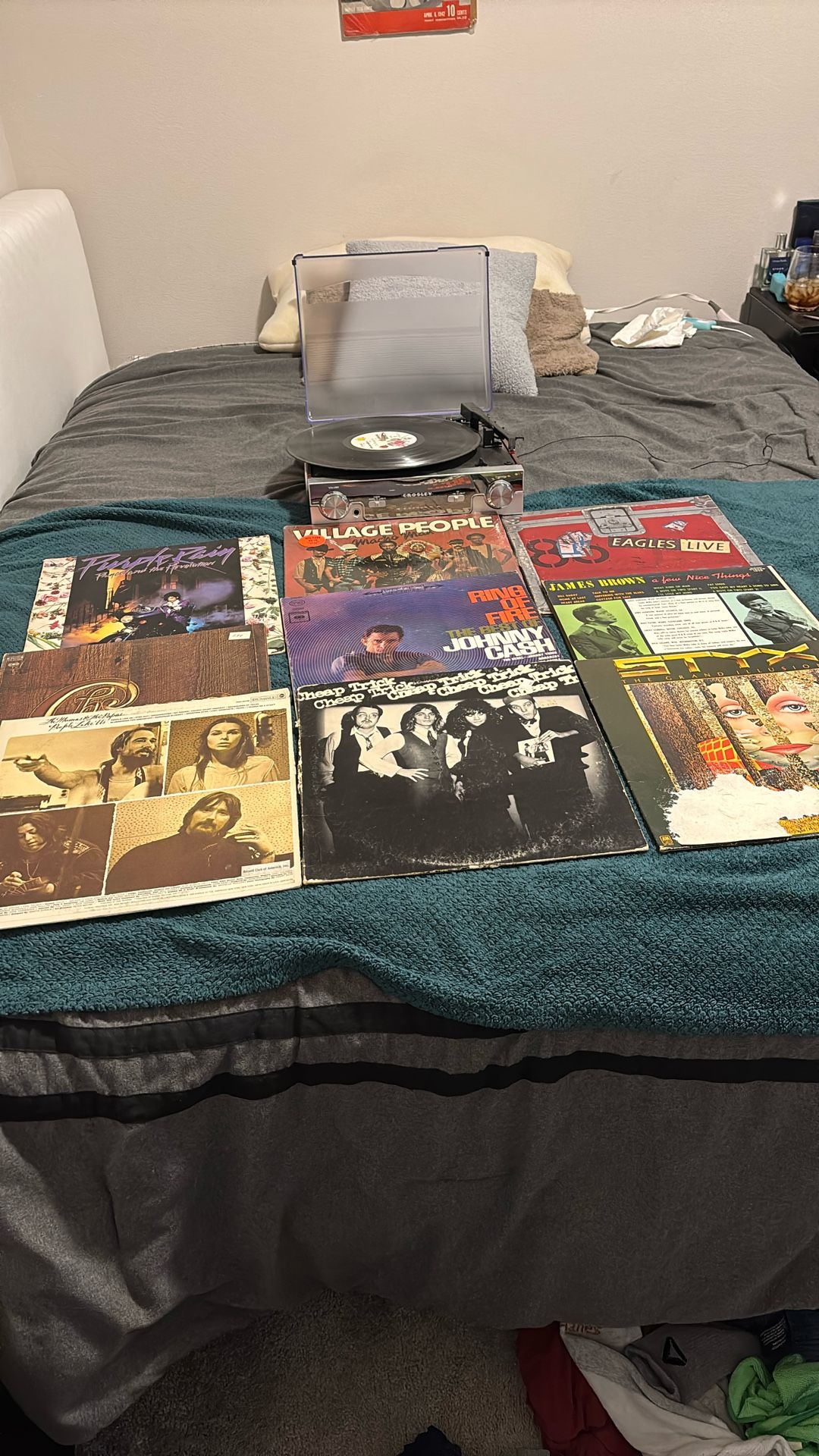 Retro Looking Record Player And 9 Lot Of Records!