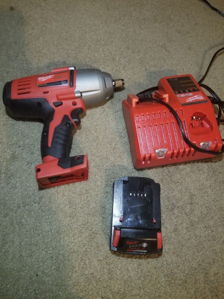 MILWAUKEE 1/2 IMPACT WRENCH WITH CHARGER AND BATTERY