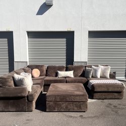 Sectional Couch With Ottoman 