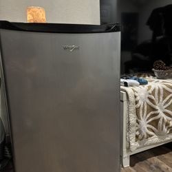 mini fridge 