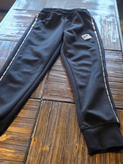 Jordan black sweatpants (Small) 8-10 YRS