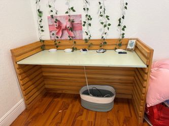 Adjustable kids study desk